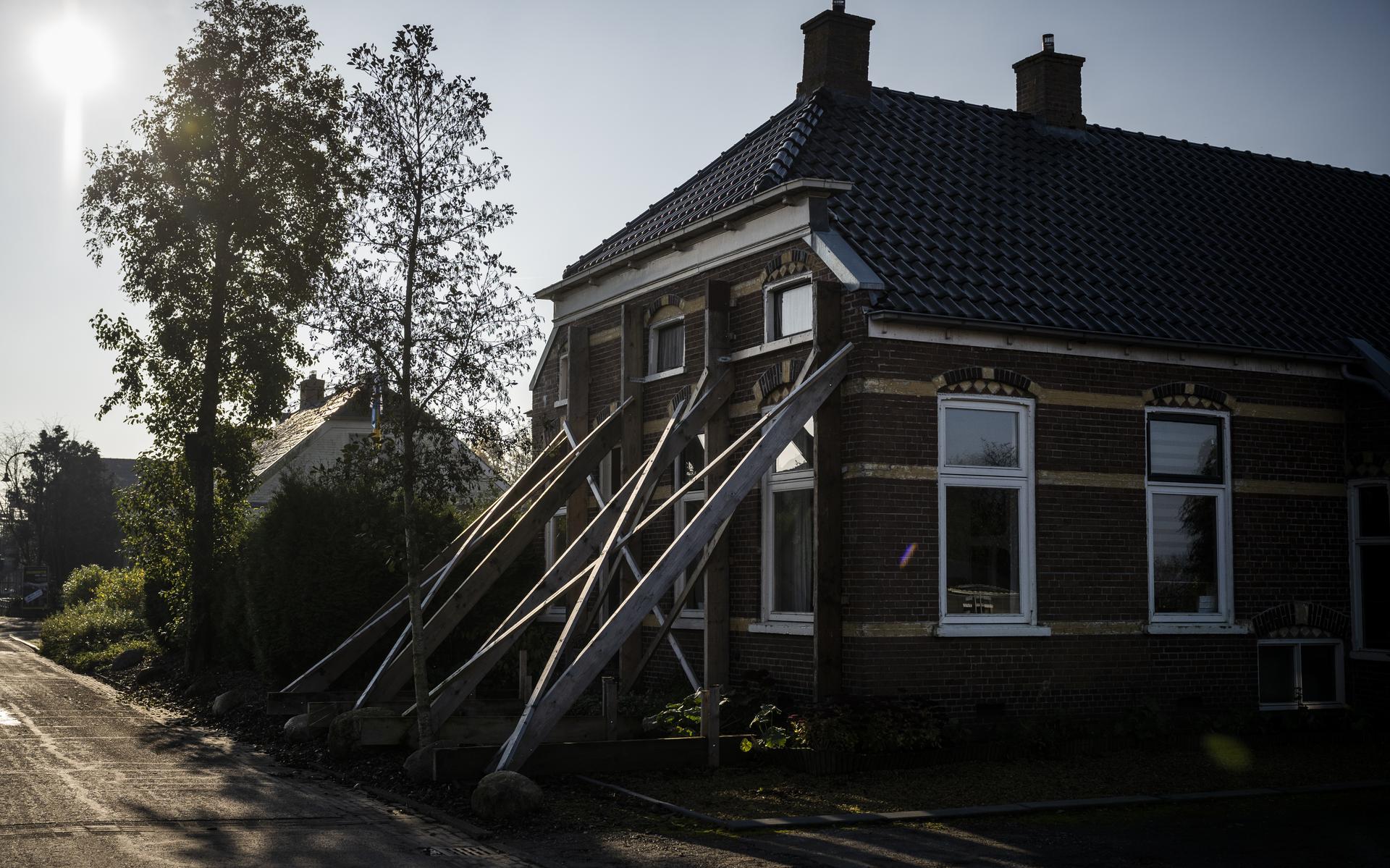 De aardschokproblematiek schaadt ook de gezondheid en het welbevinden van de bewoners, stelt de SodM.

Foto: ANP / Hollandse Hoogte / Kees van de Veen