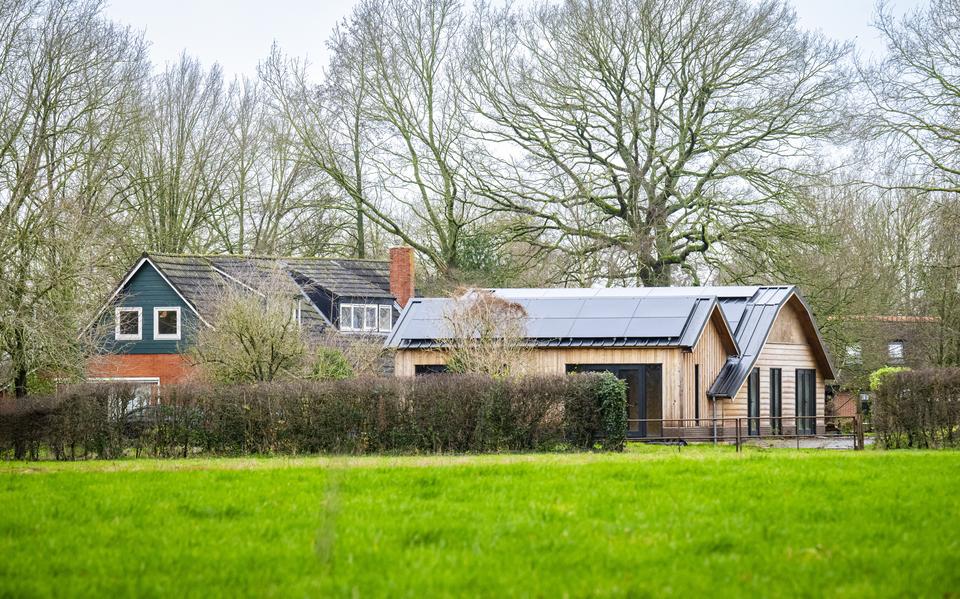 De luxe schuren aan de Langbroek in Peize.