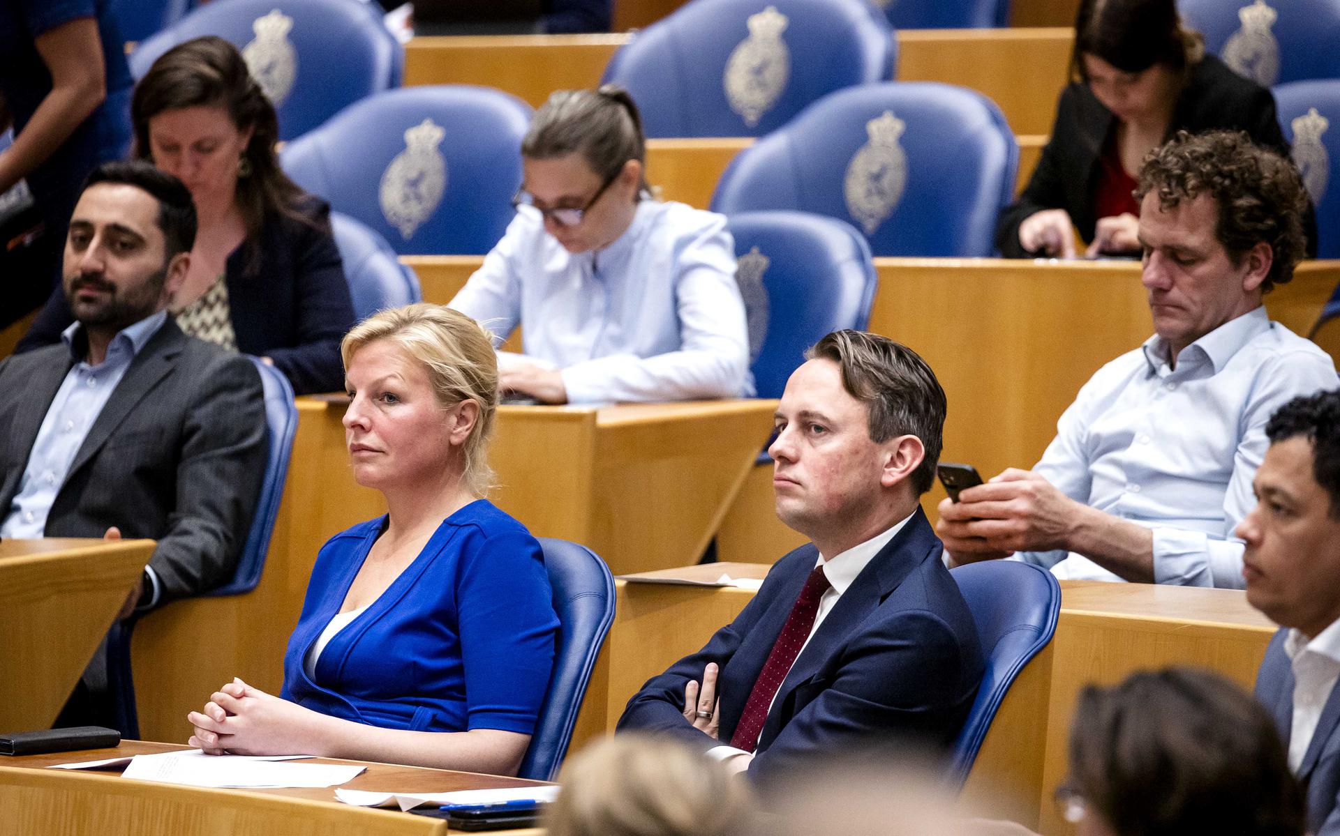 Attje Kuiken (PvdA), Henk Nijboer (PvdA) en Joris Thijssen (PvdA) tijdens het wekelijkse vragenuur in de Tweede Kamer. 