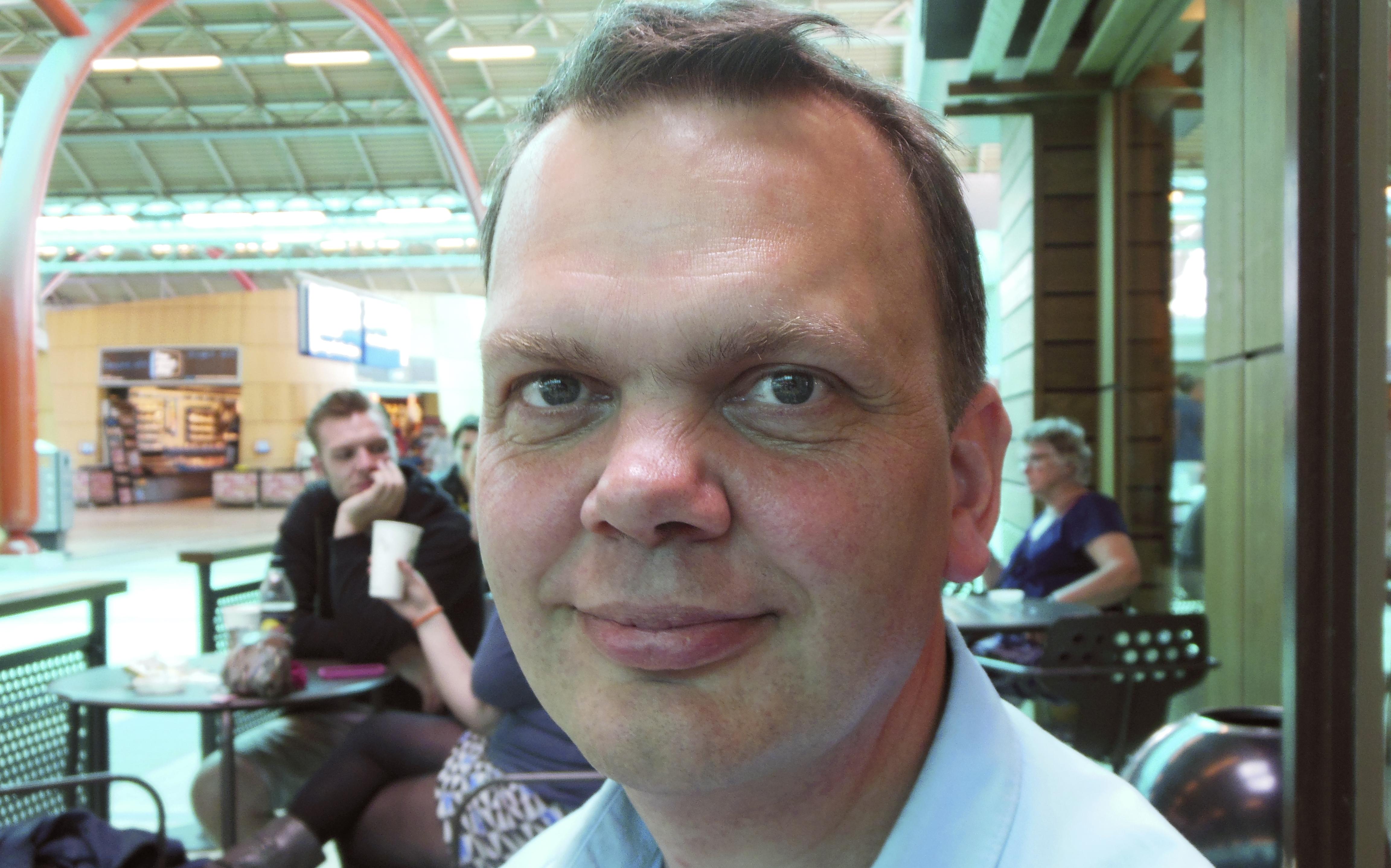 Elbert Westerbeek, het gezicht van de Gele Hesjes uit Emmen, zoekt kandidaten voor nieuwe politieke 