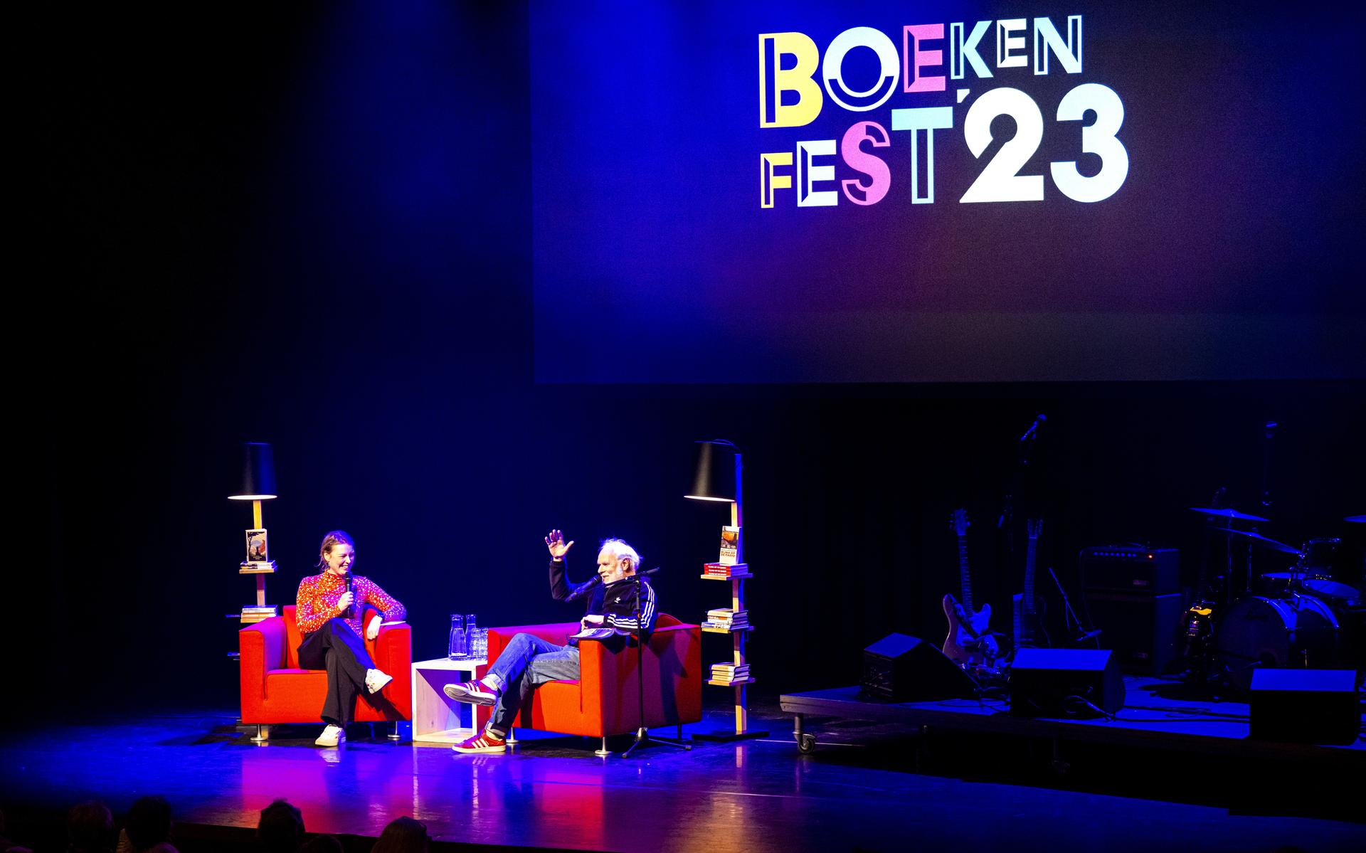 Nico Dijkshoorn vertelt over zijn roman 'Bijna op de radio' tijdens BoekenFEST.