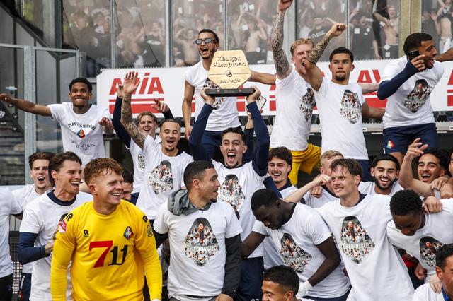 Oud-speler Veendam en FC Emmen Mitch Apau promoveert met Telstar én wordt vader in één dag: ’Voelde