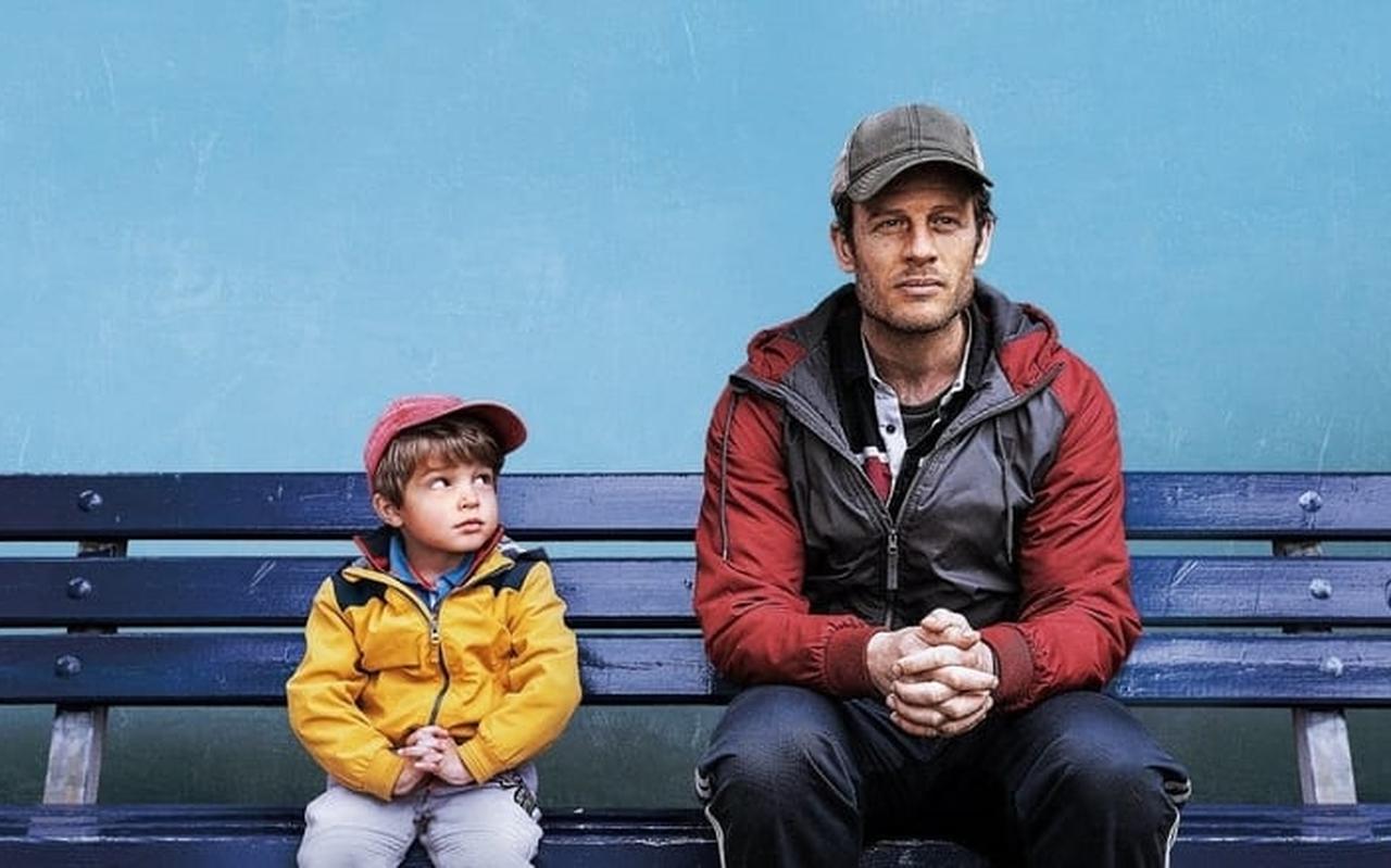 Daniel Lamont en James Norton als zoon en vader in 'Nowhere special'. 