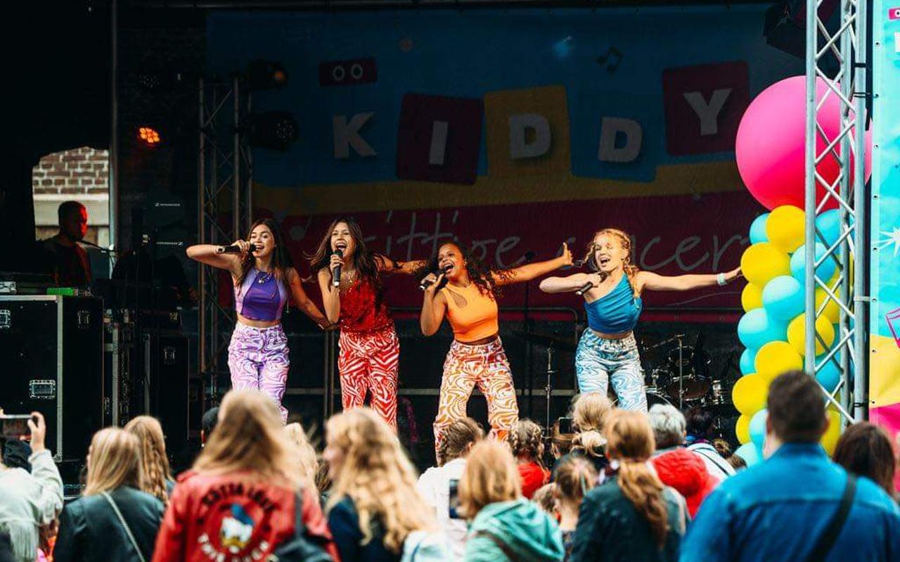 De meidengroep Unity treedt op tijdens Kiddy’s Kittige Concert in Emmen. De meidengroep Unity treedt op tijdens Kiddy’s Kittige Concert in Emmen.