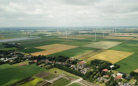 Een deel van het windmolenpark N33 bij Meeden. In totaal staan er 35 windturbines.