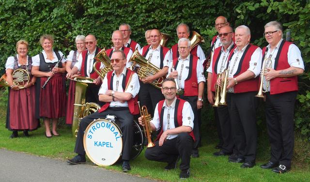 Stroomdalkapel speelt Tsjechische volksmuziek in Norg