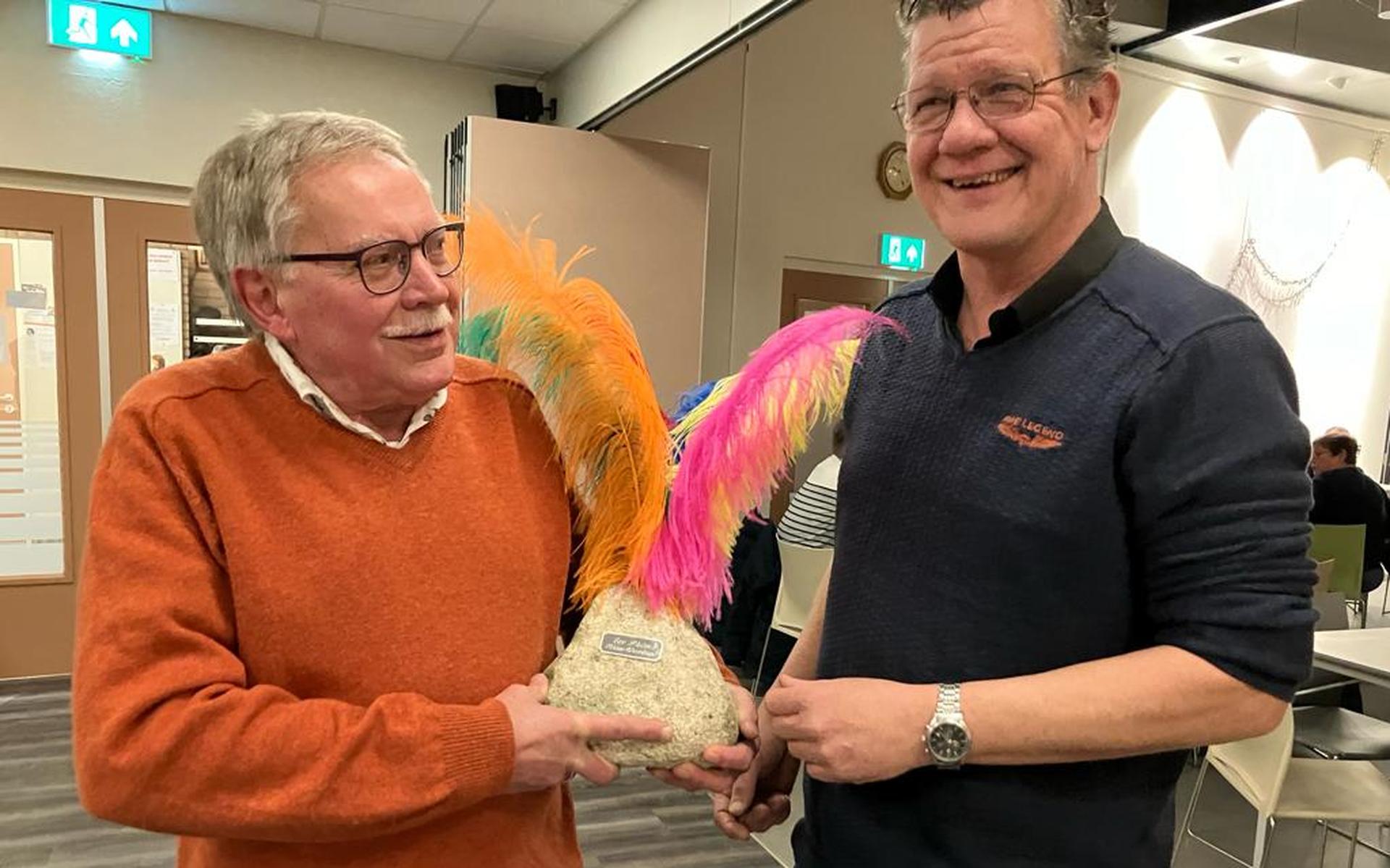 Eerste erepluim Nieuw-Weerdinge voor dorpsdokter in ruste Roelof Kleve