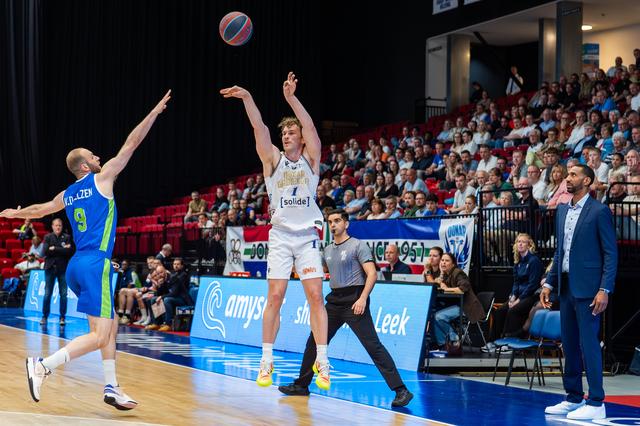 Donar kan voorbeeld Dondergod niet volgen: verlies in Leiden en allesbeslissende vijfde duel in Mart
