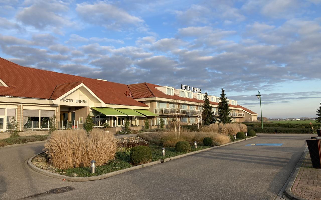 Het Van der Valk-hotel Emmen aan de Verlengde Herendijk in Nieuw-Amsterdam. Het Van der Valk-hotel Emmen aan de Verlengde Herendijk in Nieuw-Amsterdam.