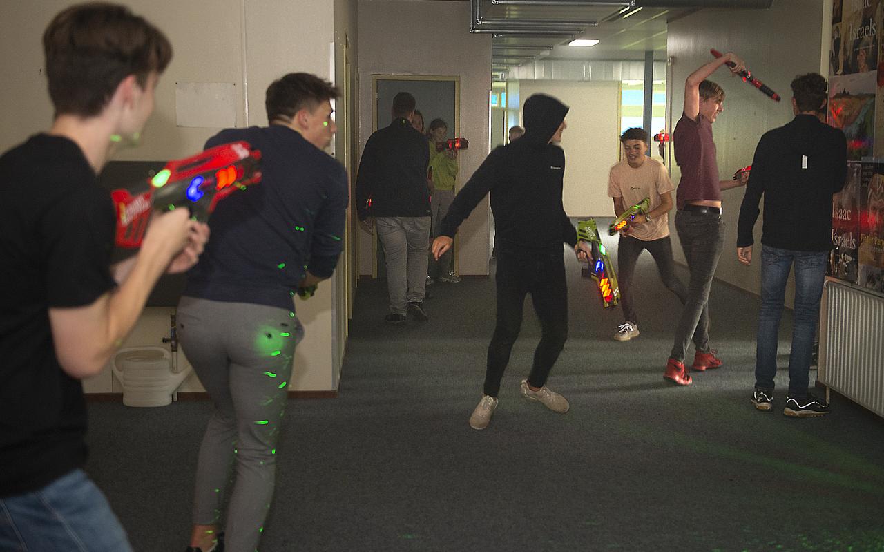 Na vijf minuten lasergamen gaat alle tactiek overboord Na vijf minuten lasergamen gaat alle tactiek overboord