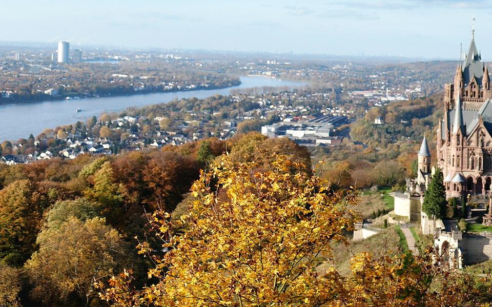De Rijn loopt langs Bonn
