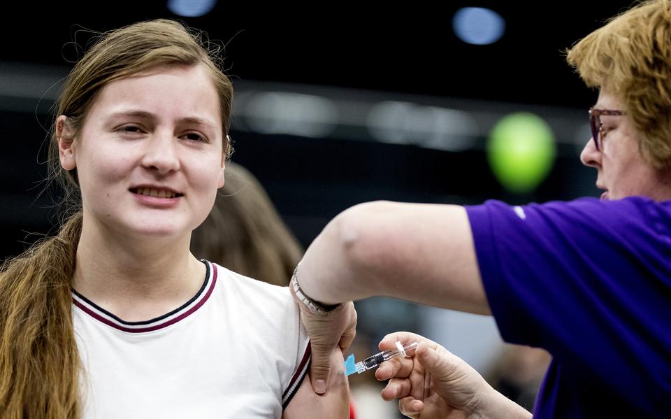 Kinderen worden gevaccineerd tegen het virus dat baarmoederhalskanker en meningokokken kan veroorzaken.