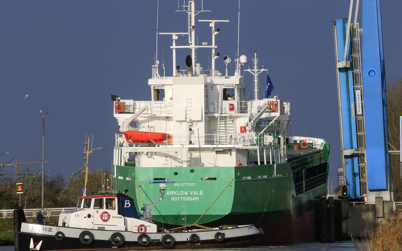 September 2015. Gebouwd bij Bodewes Shipyard vaart de Arklow Vale via stad Groningen naar het Eemskanaal om via de Noordzee naar thuishaven Rotterdam te gaan. September 2015. Gebouwd bij Bodewes Shipyard vaart de Arklow Vale via stad Groningen naar het Eemskanaal om via de Noordzee naar thuishaven Rotterdam te gaan.