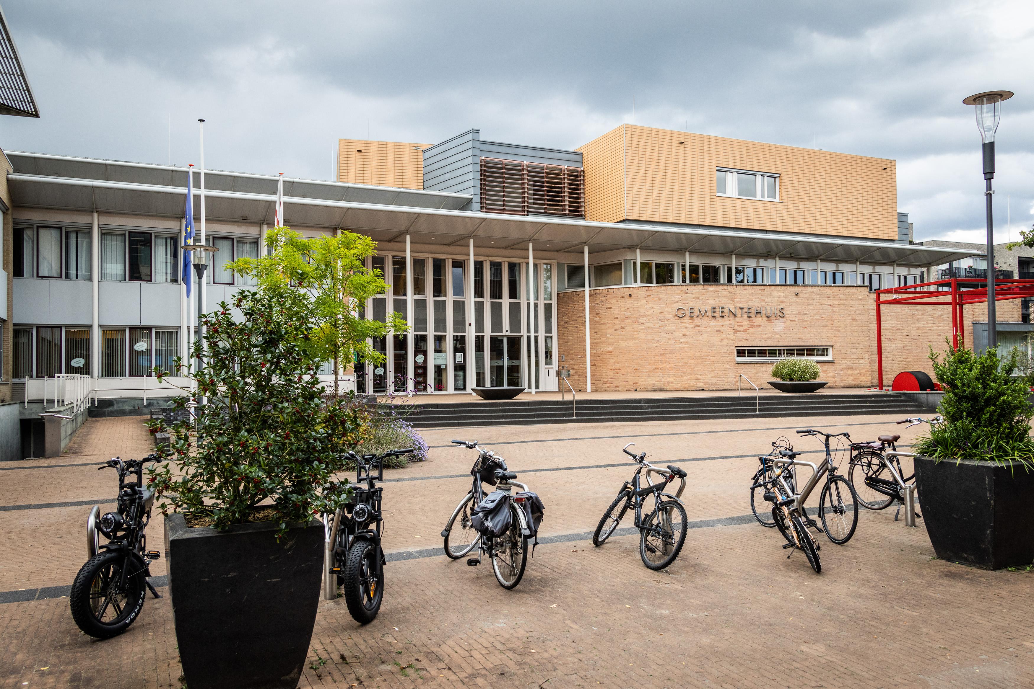 Fractie Gemeentebelangen Midden-Drenthe loopt weg uit raadsvergadering. ‘Er is nul komma nul respect