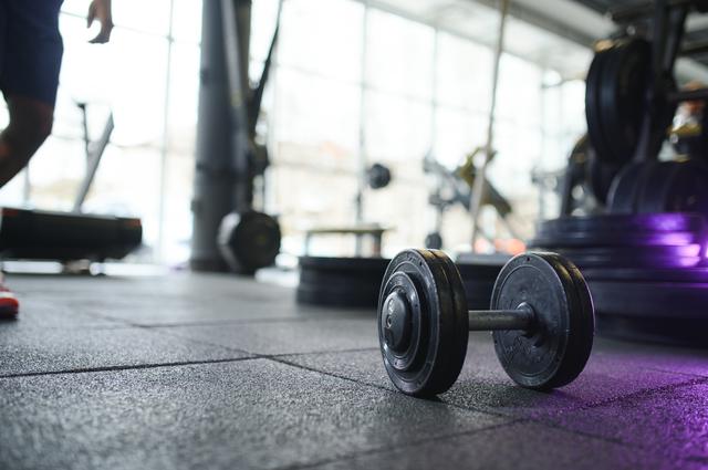 Raad van State eist zwevende vloeren fitnesscentrum tegen dagelijks gebonk gewichten