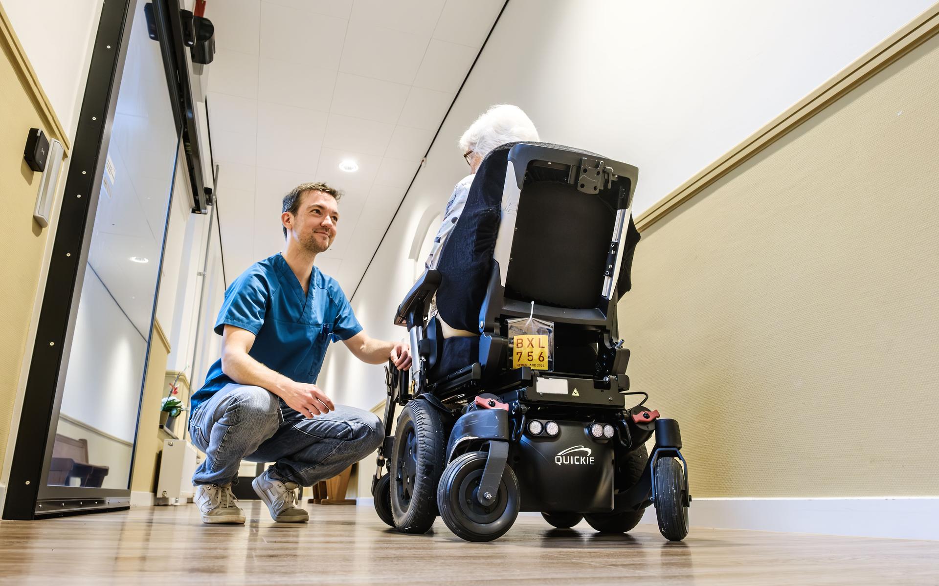 Schrijver Thomas van der Meer uit Leeuwarden werkt drie dagen per week