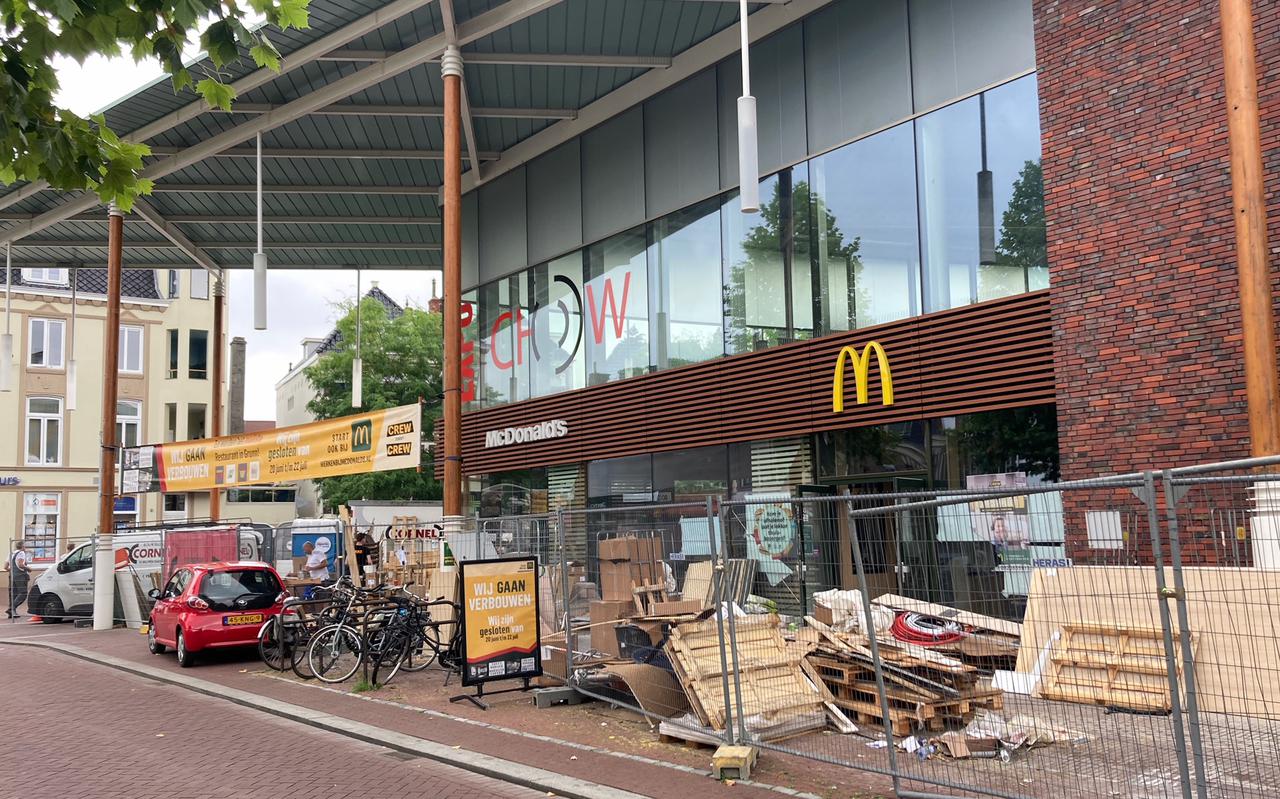 McDonald's aan de Westerhaven is een maand dicht geweest. Zaterdag opent het vernieuwde restaurant.