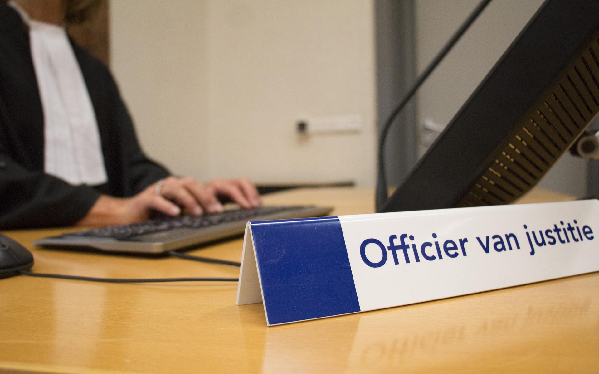 Het OM eist voor beide verdachten een gevangenisstraf.