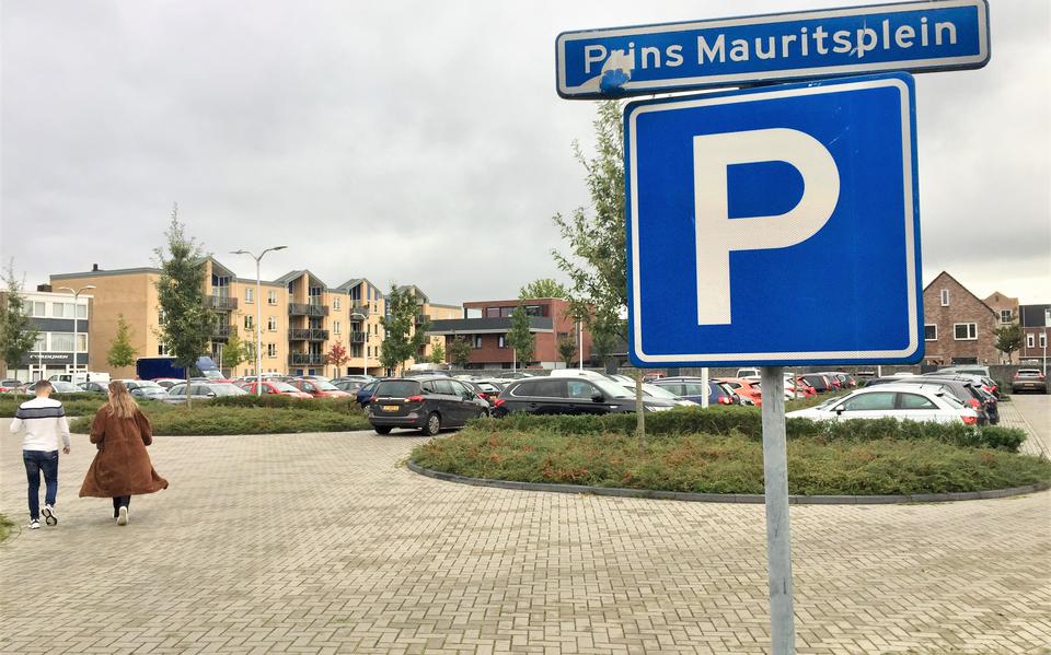 Hoogeveen Wil Betaald Parkeren Invoeren Op Mauritsplein. Vergunning ...