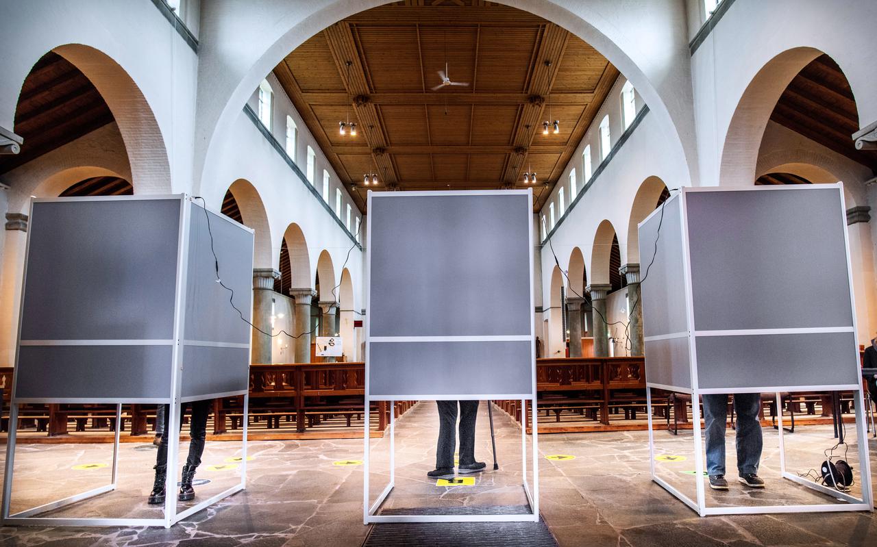 Stemmen voor de Tweede Kamerverkiezingen van 2021. Over vier maanden kan het voor Provinciale Staten en de Eerste Kamer