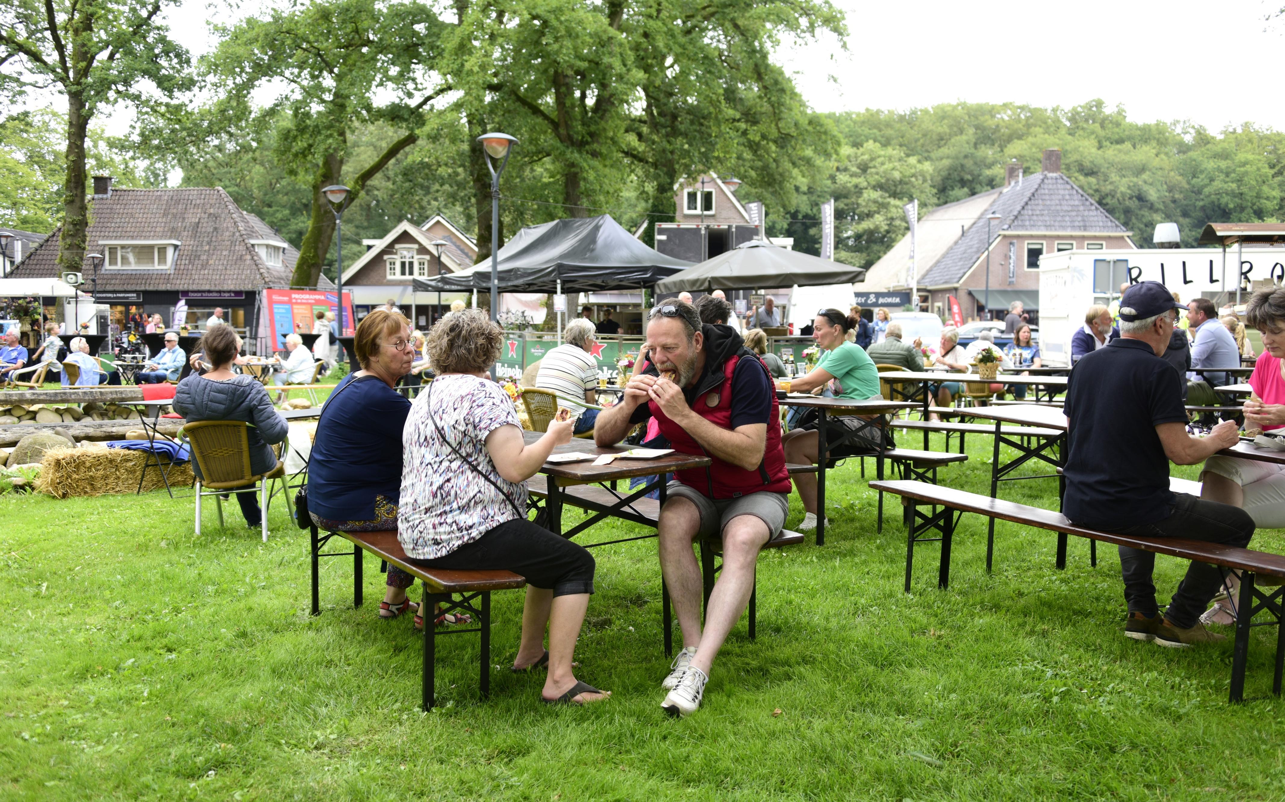 Westerbork vier dagen in het teken van de Fiets4Daagse met tussen de 1350-1400 deelnemers: 'Er is sp