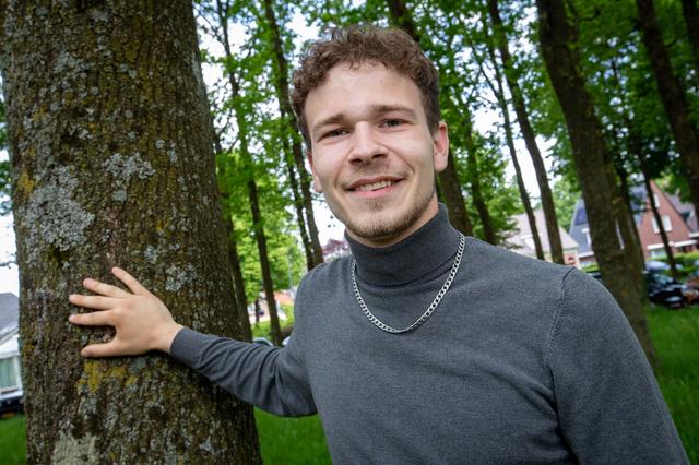 Tim (22) uit Zuidlaren helpt zijn zieke moeder met liefde, al is het niet altijd makkelijk. ‘Je wilt