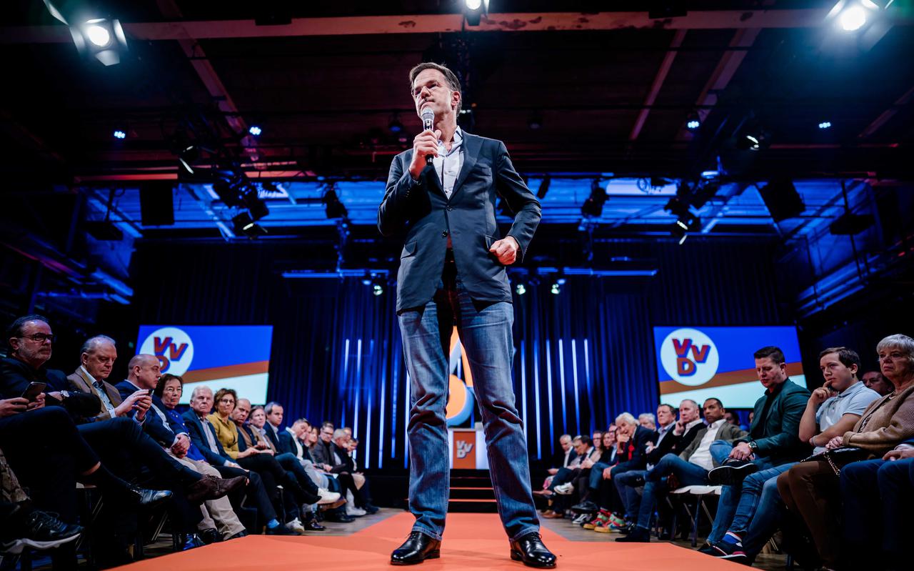 Premier Mark Rutte belooft op het najaarscongres van de VVD in Rotterdam de asielinstroom substantieel te beperken. Of dat echt lukt, is nog maar de vraag.