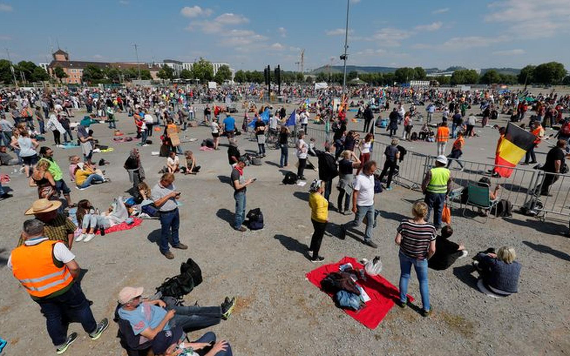 Deelnemers aan de demonstratie in Stuttgart.