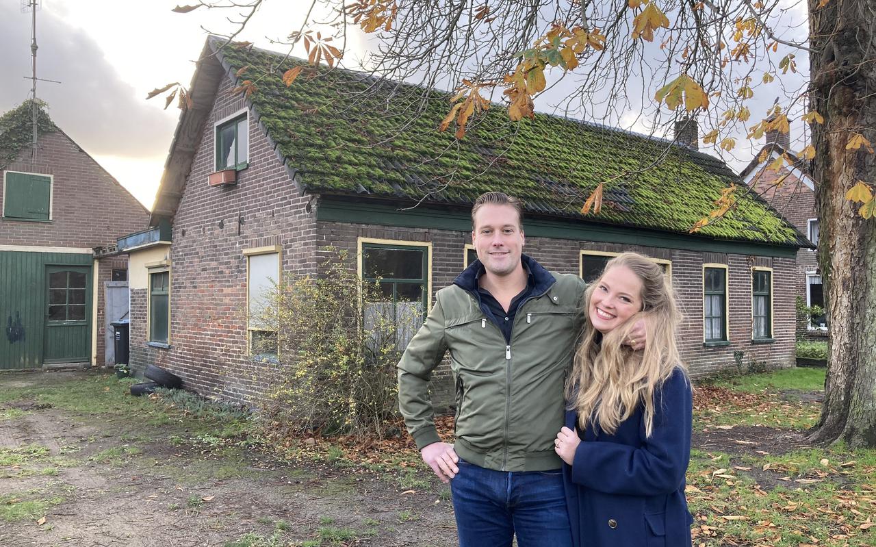 Jeroen Kuipers en Sanne Pebesma gaan wonen in de voormalige smederij in Westenesch. Het pand stond vele jaren leeg.