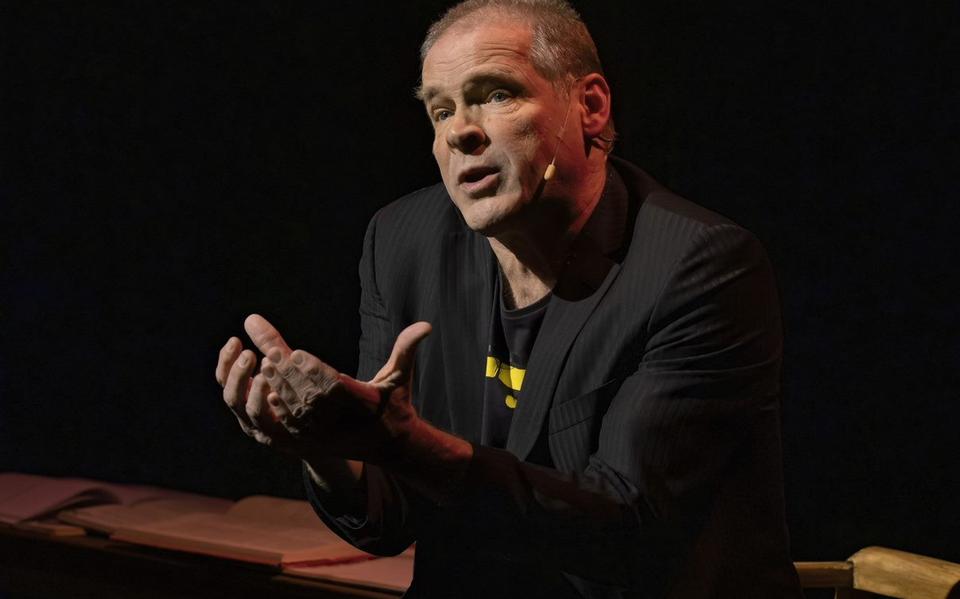 Erik van Muiswinkel in bloedvorm in 'Moojen ligjes in de lugt'. Foto: Bob Bronshoff