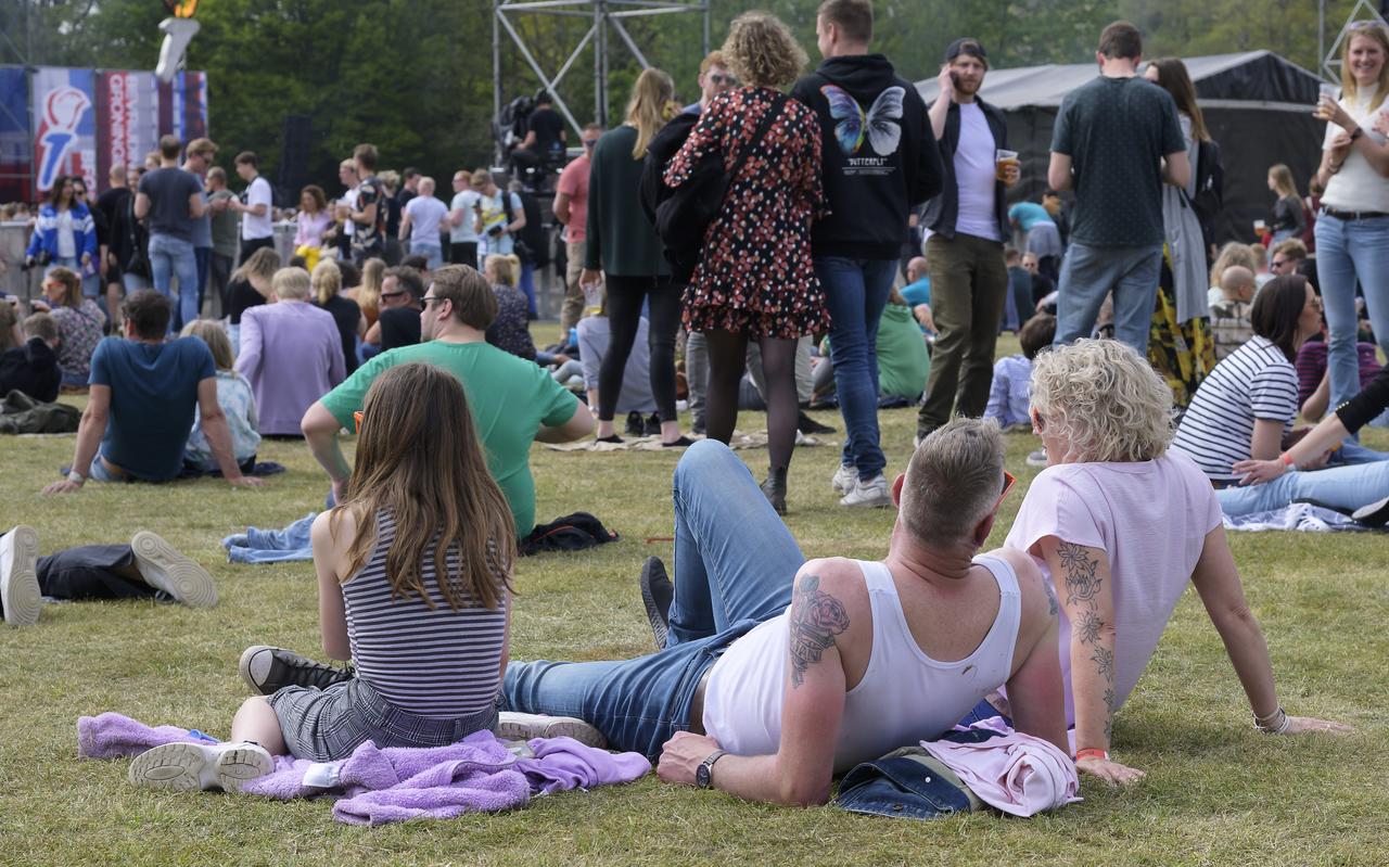 Bezoekers van het bevrijdingsfestival in Groningen. Bezoekers van het bevrijdingsfestival in Groningen.