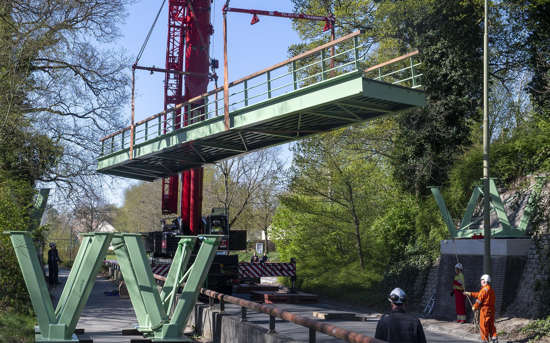 Bij de wijk Rietlanden in Emmen worden twee bruggen vervangen.