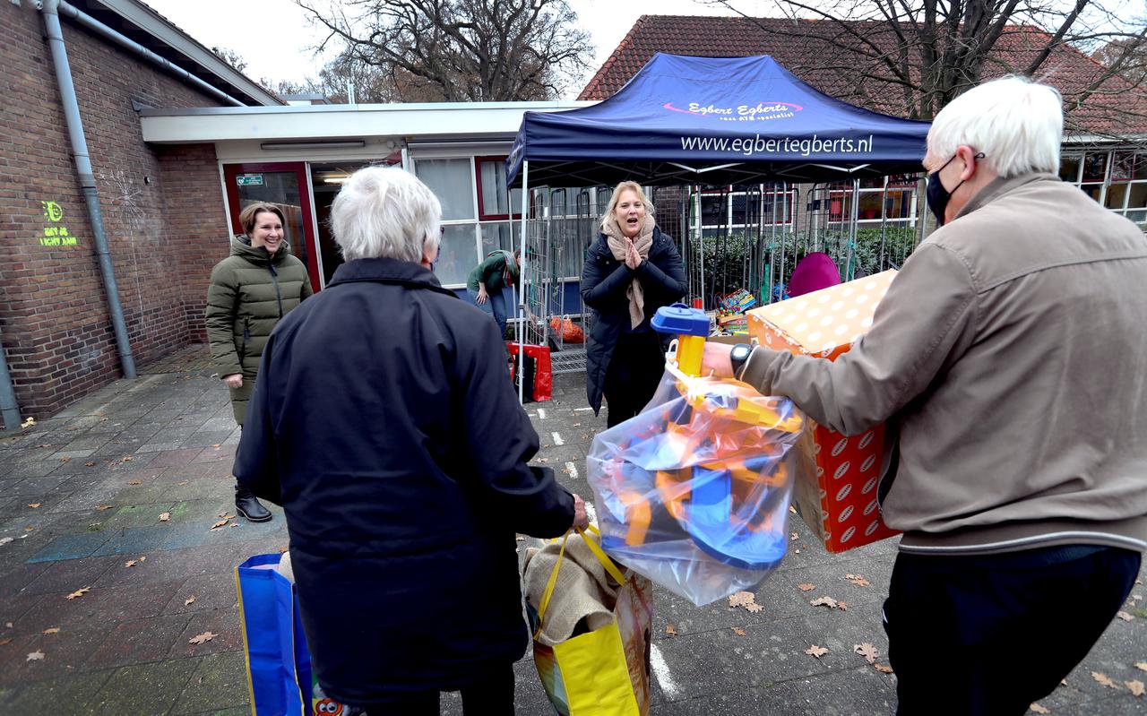 Inwoners van Borger-Odoorn doneren speelgoed aan Pakhuis51.