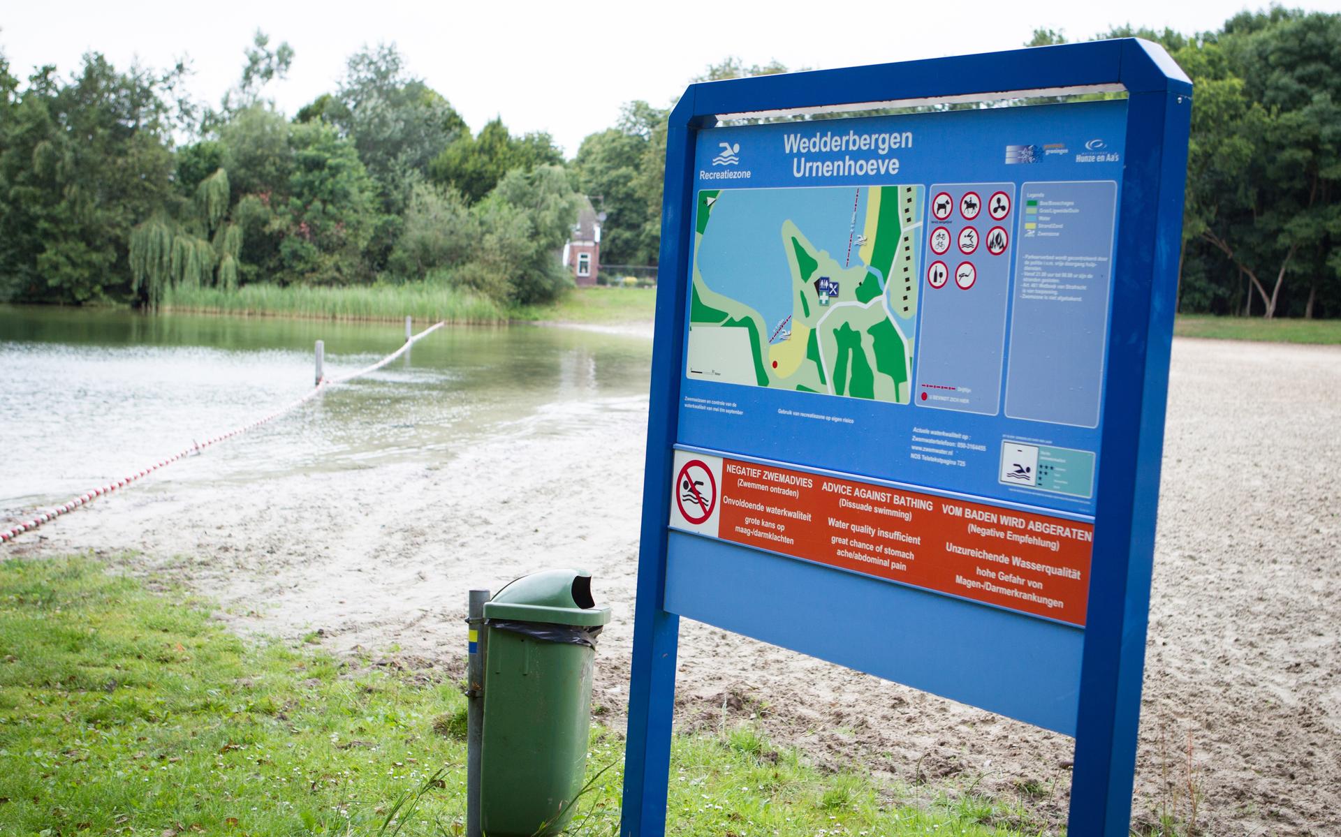 Bij recreatieplas Wedderbergen wordt regelmatig via een bord geadviseerd om niet te zwemmen.