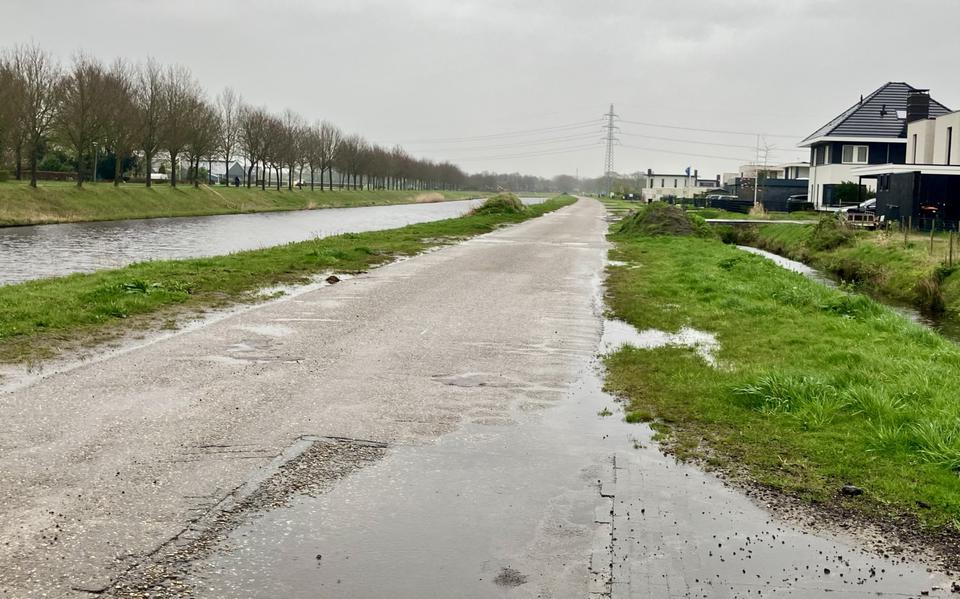 De weg Nijstad, aan de zuidkant van de Hoogeveense Vaart, is verkeersonveilig. Het wegdek is slecht en auto's rijden er nogal eens te hard.