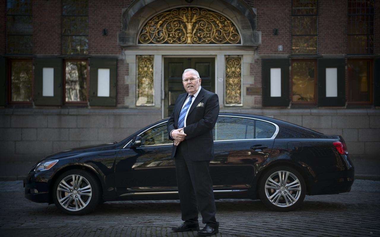 Bert Postma was 35 jaar chauffeur van diverse CdK's van Groningen. Bert Postma was 35 jaar chauffeur van diverse CdK's van Groningen.