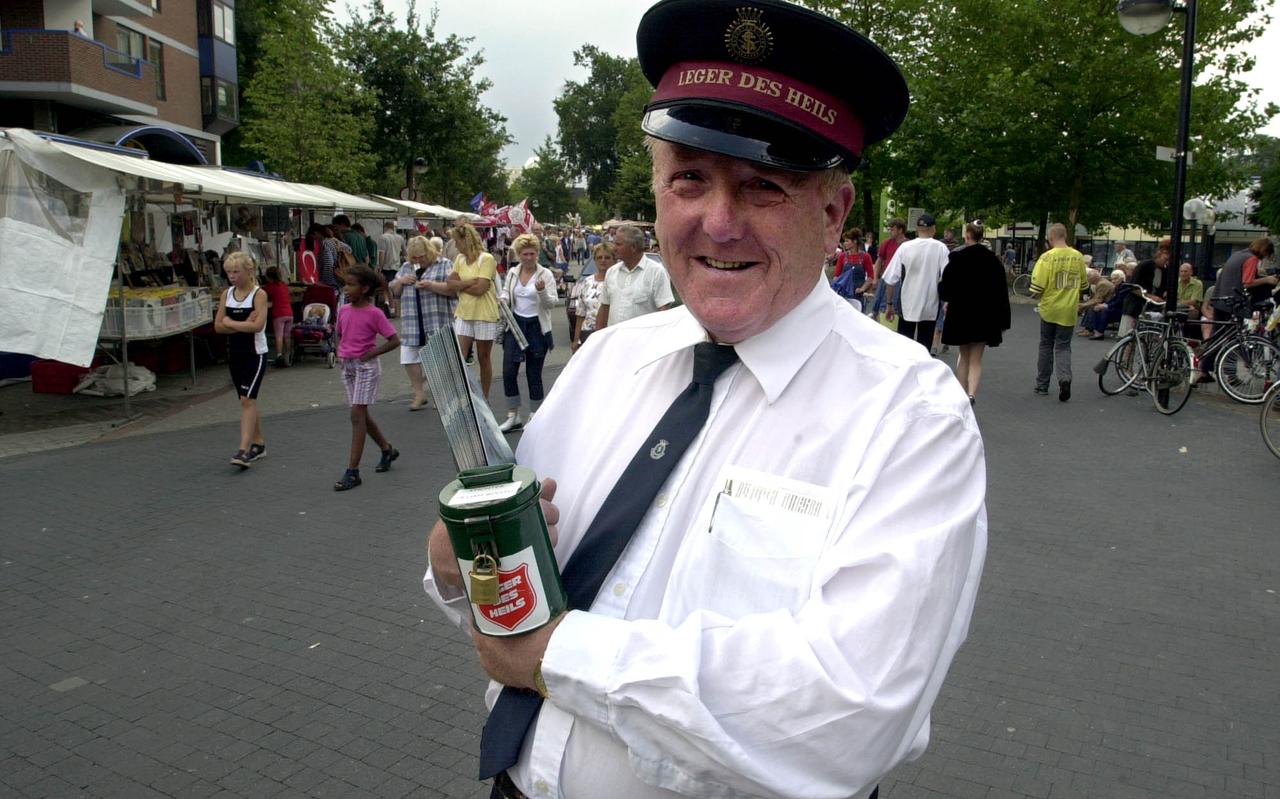 Heilsodaat Stoffer Brongers in het centrum van Emmen. Afgelopen woensdag overleed hij op 84-jarige leeftijd. Heilsodaat Stoffer Brongers in het centrum van Emmen. Afgelopen woensdag overleed hij op 84-jarige leeftijd.