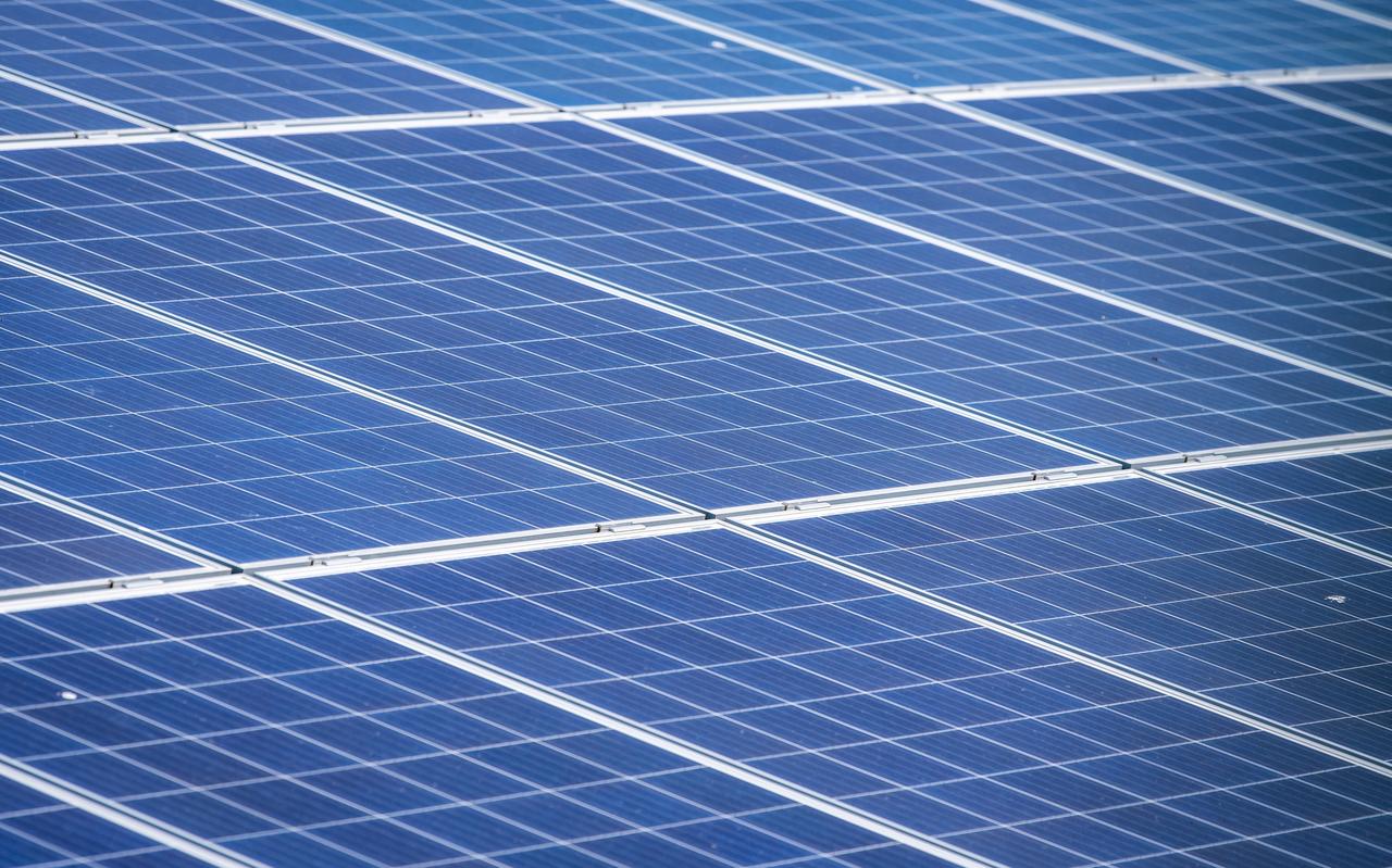 Zonnepanelen op een groot zonnepark. Zonnepanelen op een groot zonnepark.