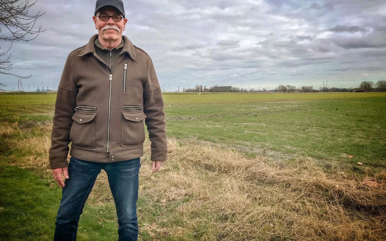 Johan van Dalen, van de Energie Coöperatie Oudeschip & Omstreken, wil in het nieuwe windpark twee dorpsmolens. 'Eigenlijk waren we allemaal tegen de windmolens, vanwege de overlast.' Johan van Dalen, van de Energie Coöperatie Oudeschip & Omstreken, wil in het nieuwe windpark twee dorpsmolens. 'Eigenlijk waren we allemaal tegen de windmolens, vanwege de overlast.'