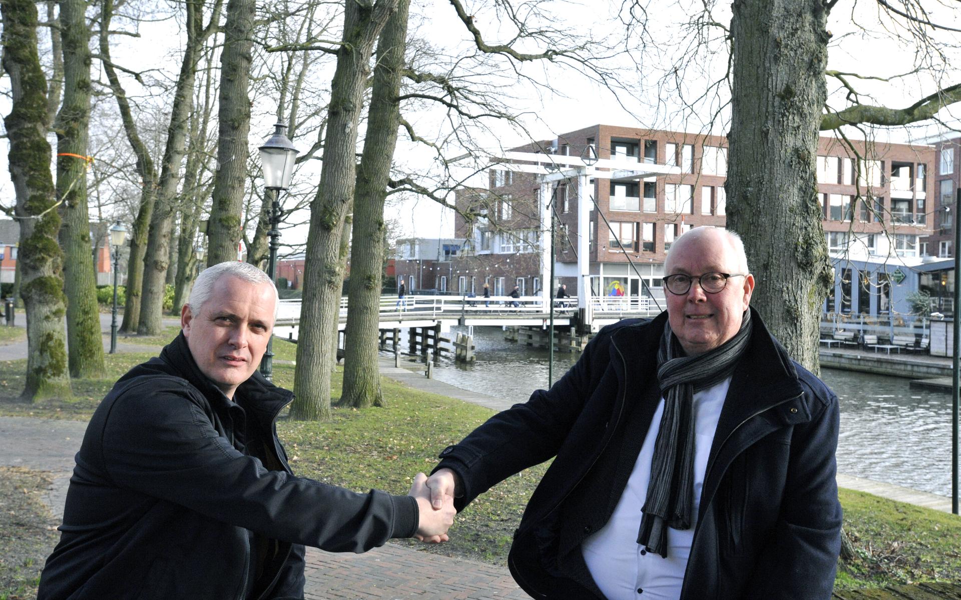 Jenz Verbogt (links) heeft het voorzitterschap overgedragen aan Pieter Rozema.