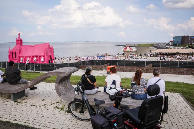 Besloten feestje Vindicat op stadsstrand Delfzijl leidt tot grote ergernis. ‘Gaat dit vaker gebeuren