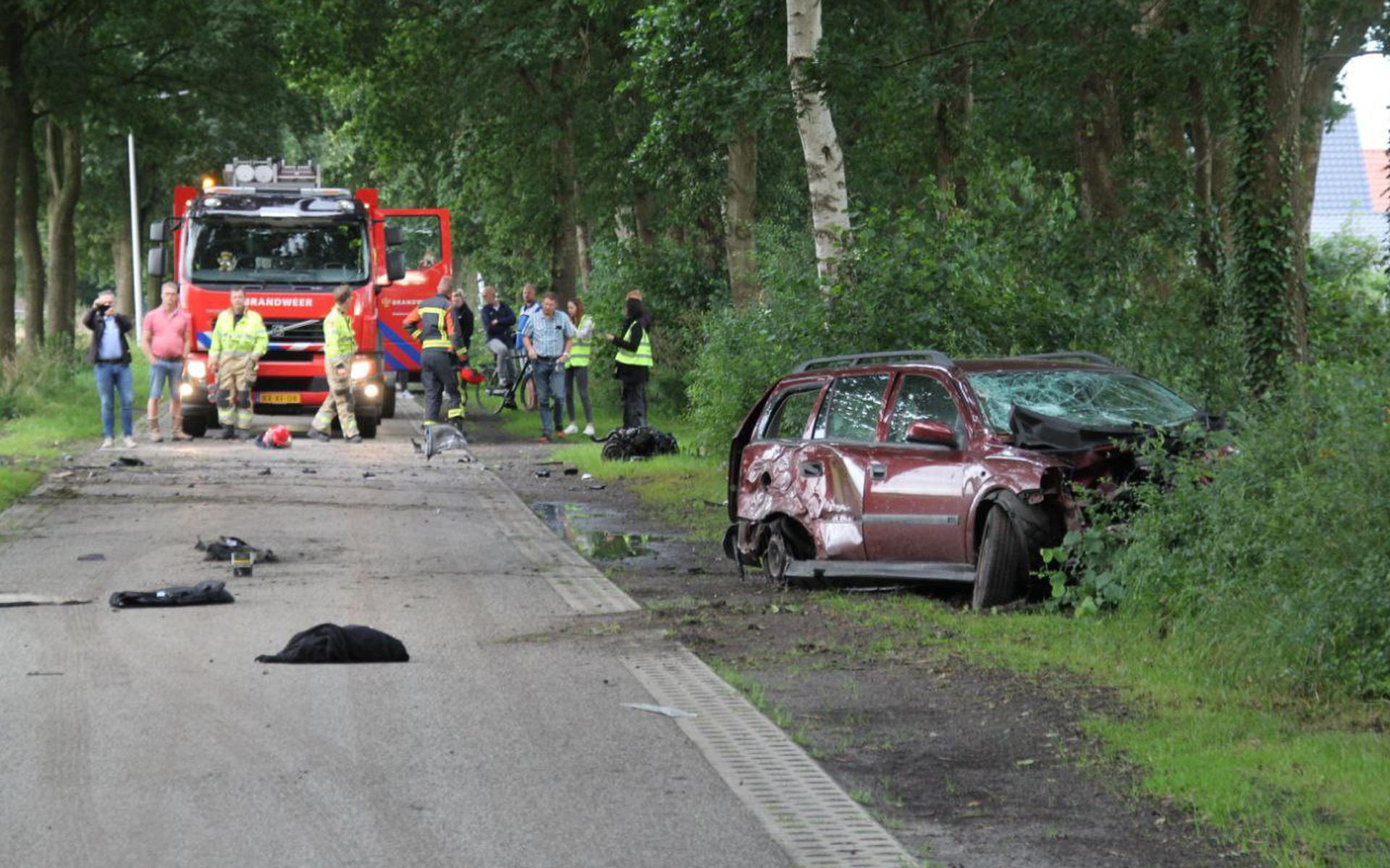 Car at full speed against tree in Stadskanaal: engine ejected from car, driver off