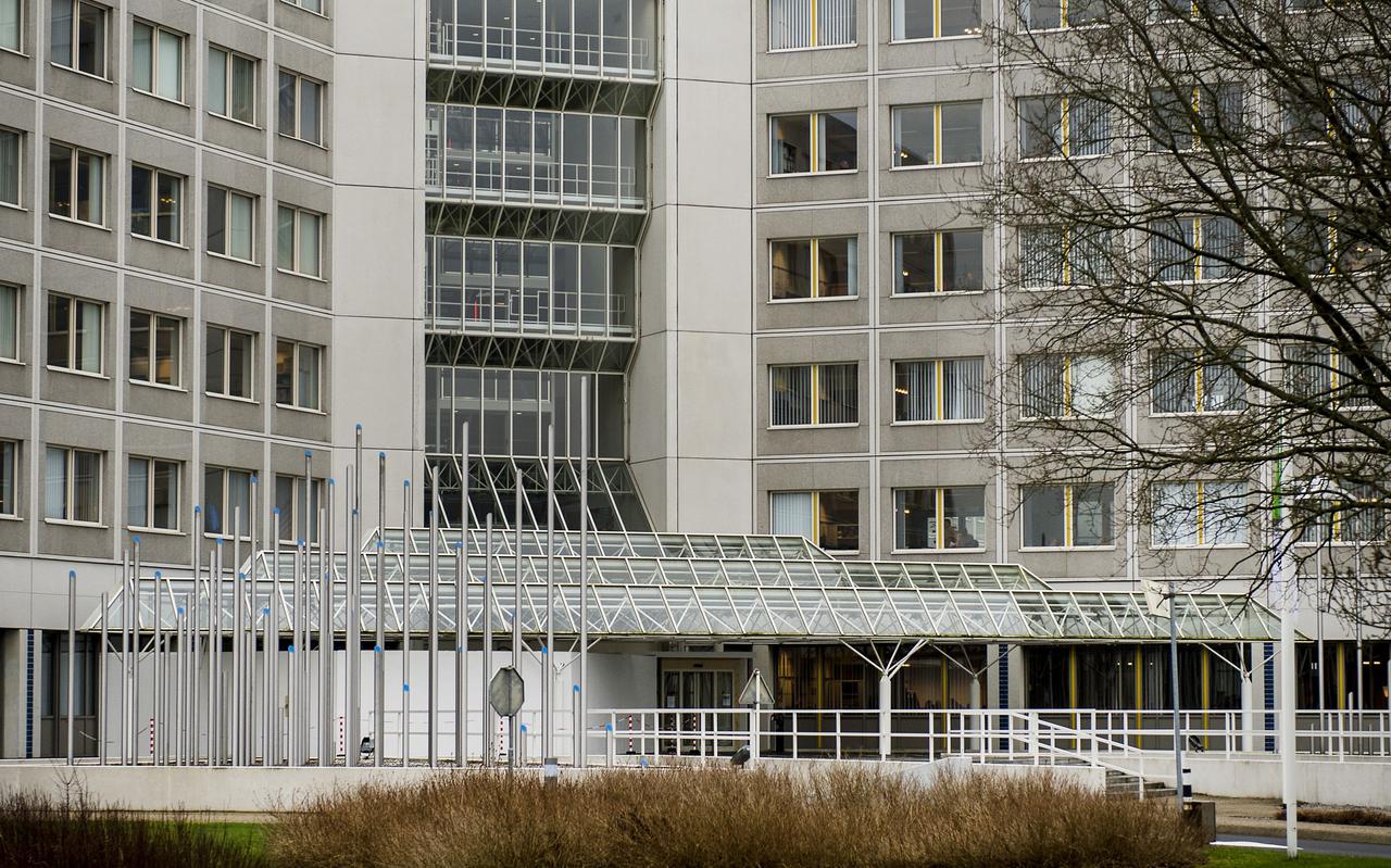  Exterieur van het hoofdkantoor van aardolie- en aardgasbedrijf NAM in Assen. 