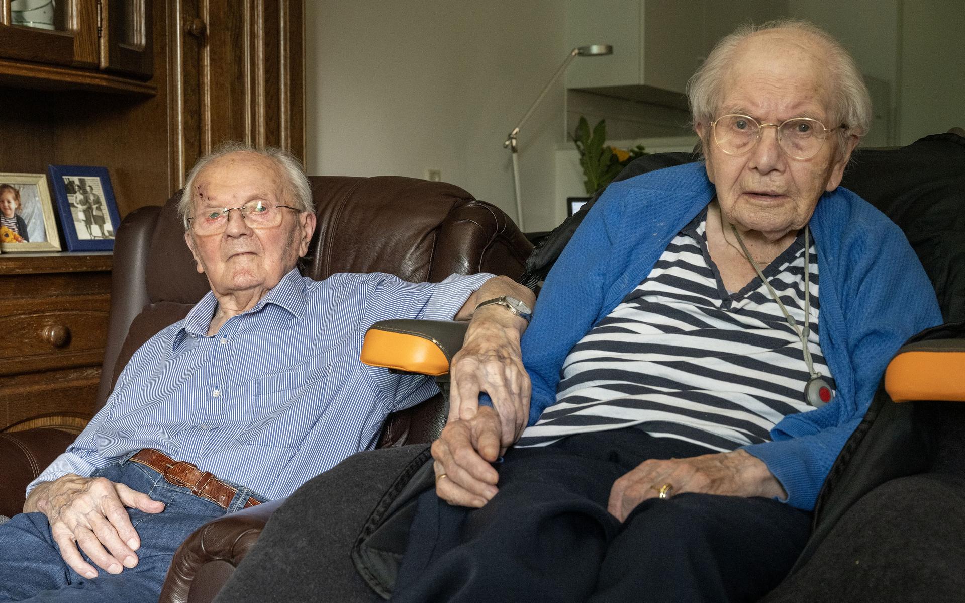 Stel uit Nieuw-Weerdinge 70 jaar getrouwd. Trientje (97) beviel op de koudste dag ooit, Jan (99) app