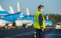 De piloot van het twaalfde KLM-toestel dat vandaag landde op Groningen Airport Eelde.