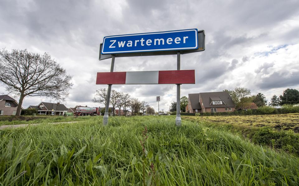 In Zwartemeer is een dorpsraad die zich moet richten op plannen die de leefbaarheid bevorderen. Maar momenteel heeft de dorpsraad de handen vol aan zichzelf.