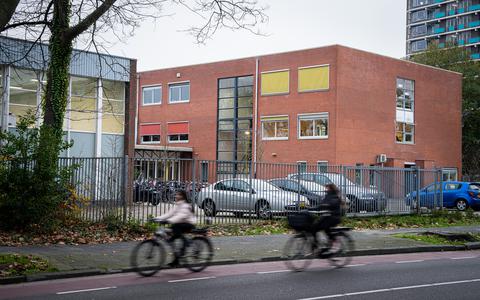 Het Montessori Vaklyceum aan de Van Iddekingeweg in Groningen, vroeger opererend als Zernike College, waar de docent tot vorig jaar werkte.