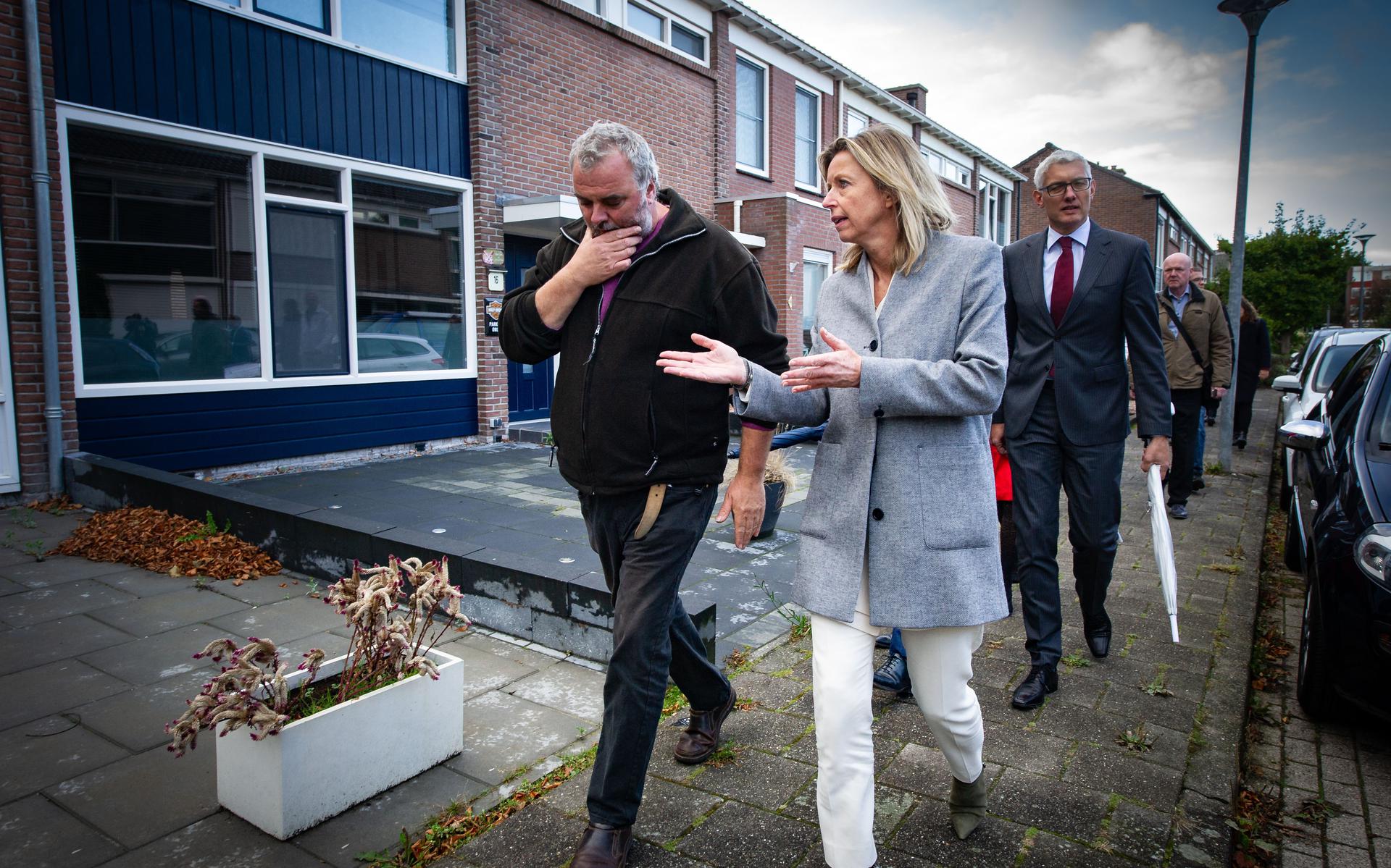 De toenmalige 'energie-minister' Kasja Ollongren kreeg in 2018 een rondleiding in De Lariks.  