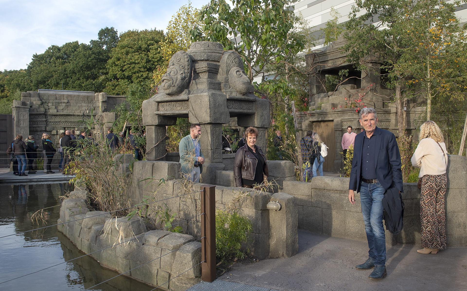 Plein bij ingang Wildlands Emmen in nieuw jasje gestoken. Inclusief aapjes. 'Dit kostte negen maande