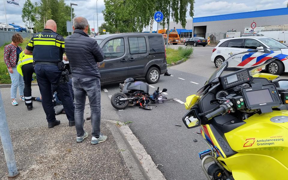 Scooterrijder gewond door aanrijding op de Bornholmstraat in Groningen.